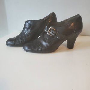 AEROSOLES Black pump with buckle | Size 8